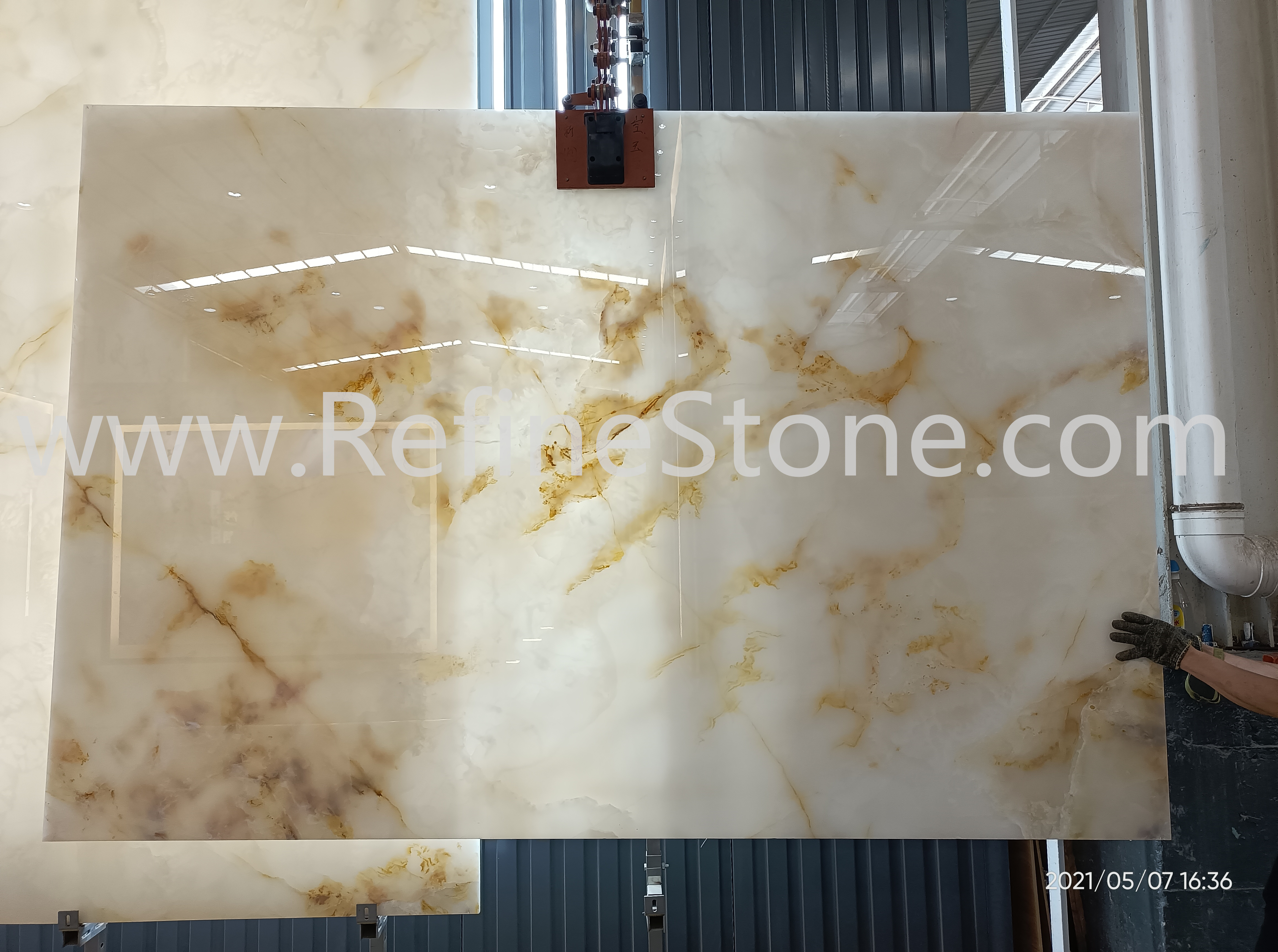 white onyx